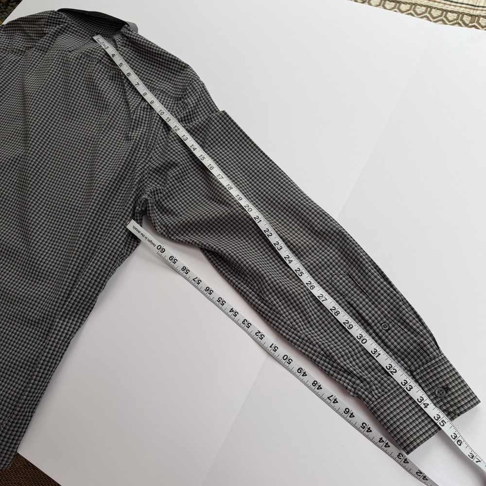 Men’s Banana Republic Long Sleeve Shirt
Size XL (17-17 1/2 neck) - Picture 7 of 8